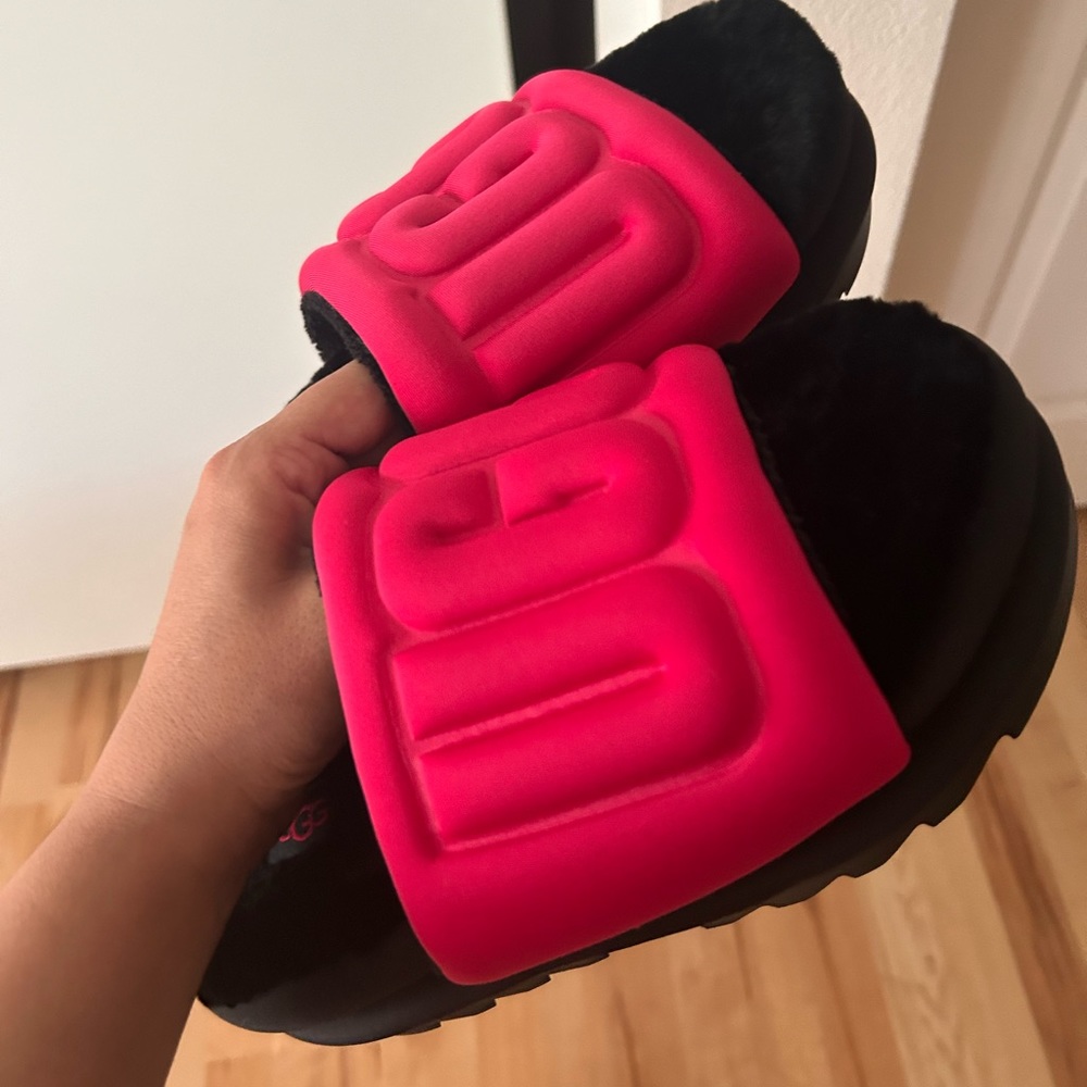 UGG slide